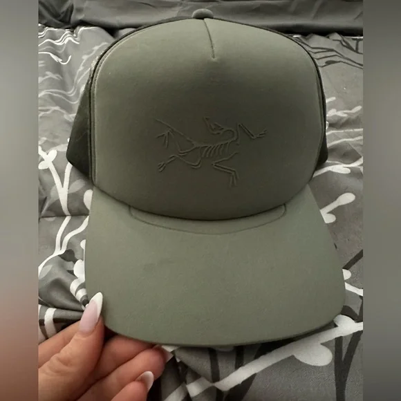 Arc'teryx Green sleek snap back ball cap - Picture 1 of 5